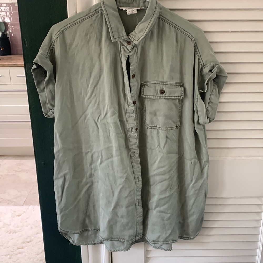 Button down short sleeve shirt